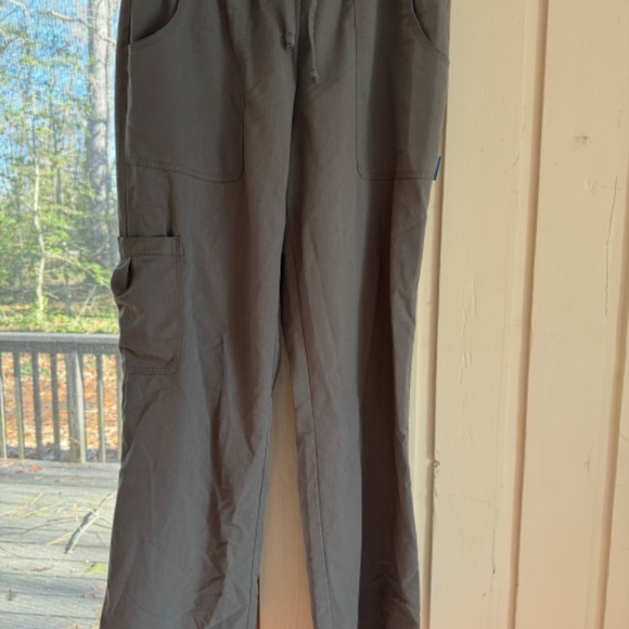 Assorted scrub Pants - Picture 4 of 9